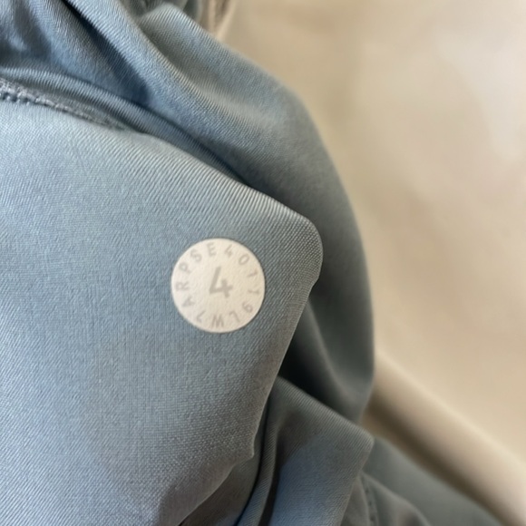 Lululemon Blue Tracker Shorts Sz 4 - Picture 4 of 4